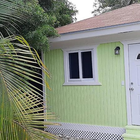 Budget & Basic In Local Neighborhood, 7Min Drive To Downtown Nassau Beach Paradise Apartment Exterior photo